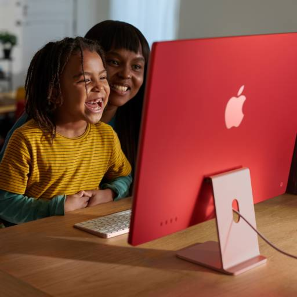 Apple iMac 24″ M3 – All-in-One 4.5K Retina, 8-Core CPU, 10-Core GPU, 8GB RAM, 512GB SSD, Silver, Teclado y Mouse Español Chile